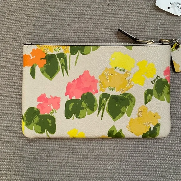 Coach Small Wristlet With Floral Print new with tag Authentic - Picture 5 of 9